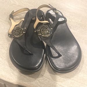 Michael kors thong sandals size7